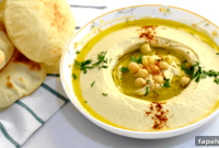 Creamy Homemade Hummus Recipe with Garlic and Lemon