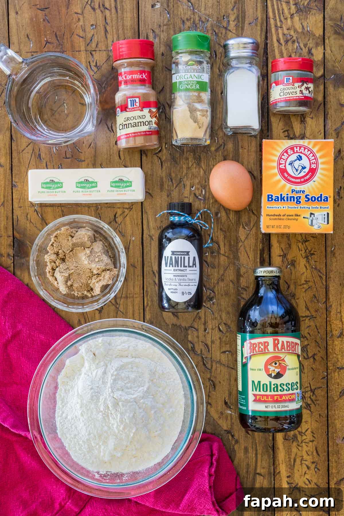 Classic Homemade Gingerbread Recipe for Soft, Spiced Cookies 3 Gingerbread recipe ingredients