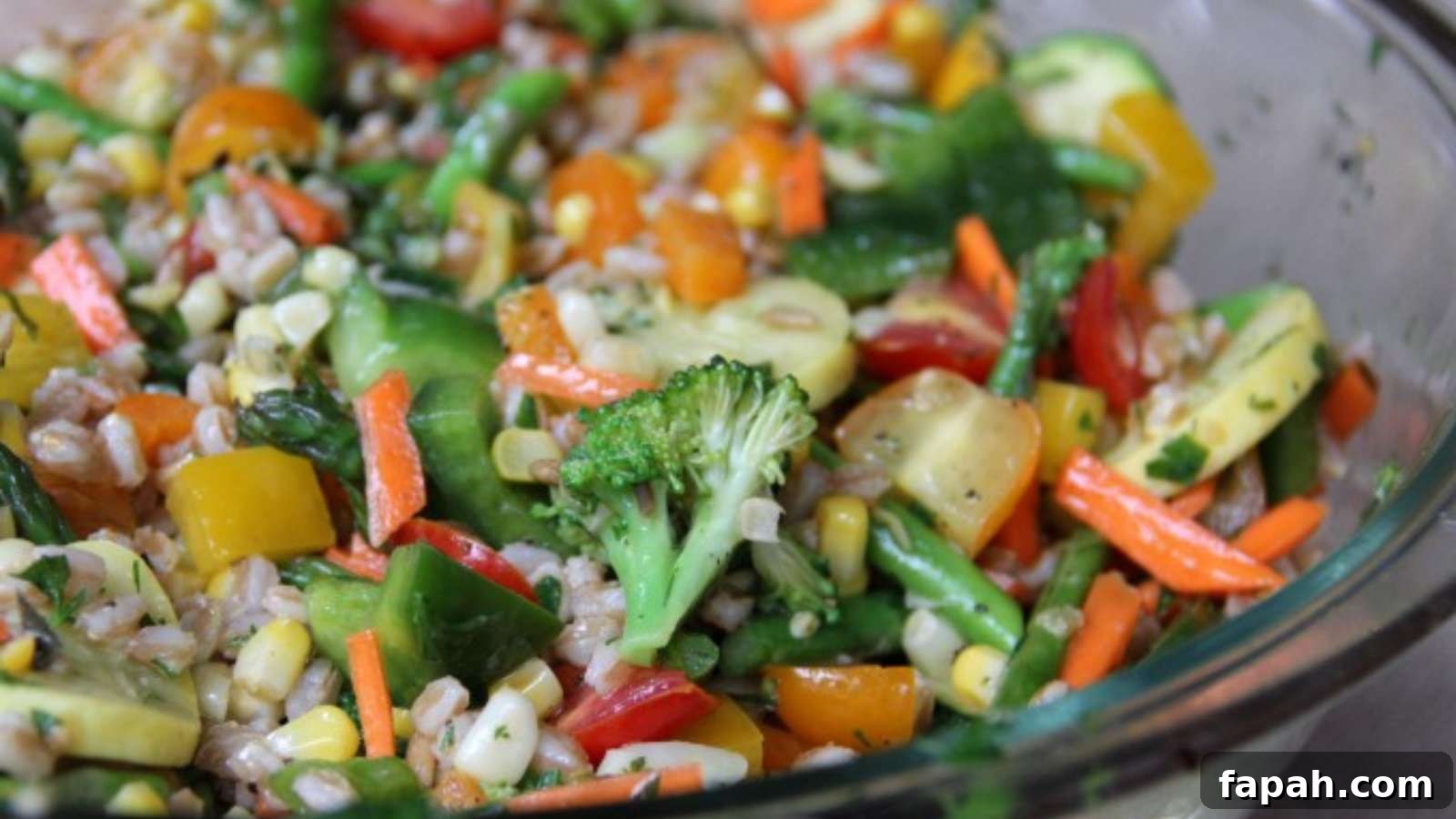 15 Quick Vegetarian Dinner Recipes for Busy Weeknights 3 Farro and Vegetable Salad