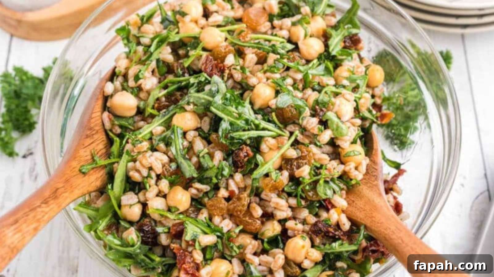 15 Quick Vegetarian Dinner Recipes for Busy Weeknights 4 Farro Arugula Salad