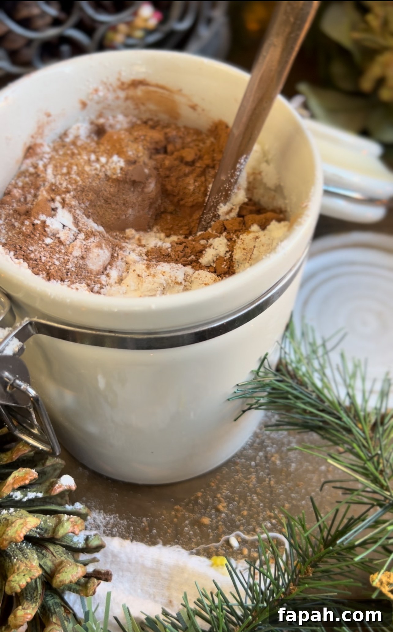 Paleo vs Keto Hot Chocolate Mix: Which Is Right for You? 3 Paleo or Keto Hot Cocoa Mix - easy 4 ingredient hot cocoa mix that is dairy-free gluten-free, with a low-carb option