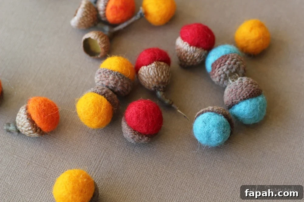 felted wool ball acorns #turkeytablescapes