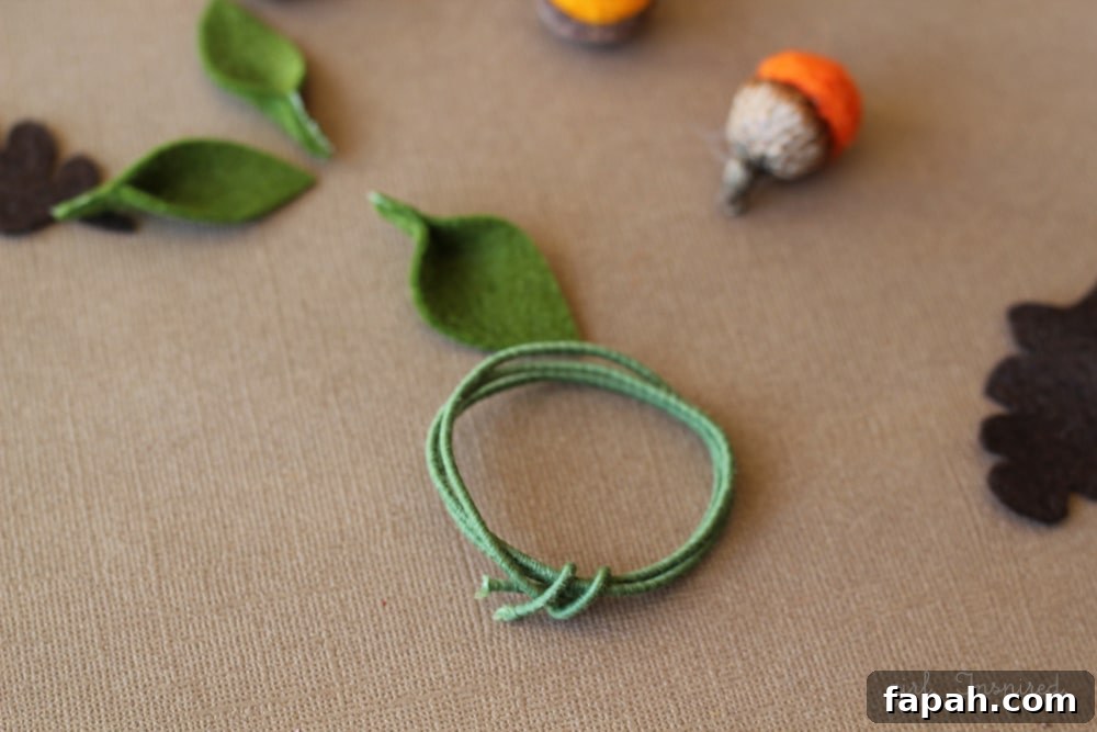 Autumn Acorn Napkin Rings #DIY #turkeytablescapes