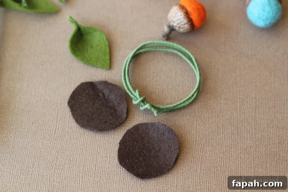 Autumn Acorn Napkin Rings #DIY #turkeytablescapes