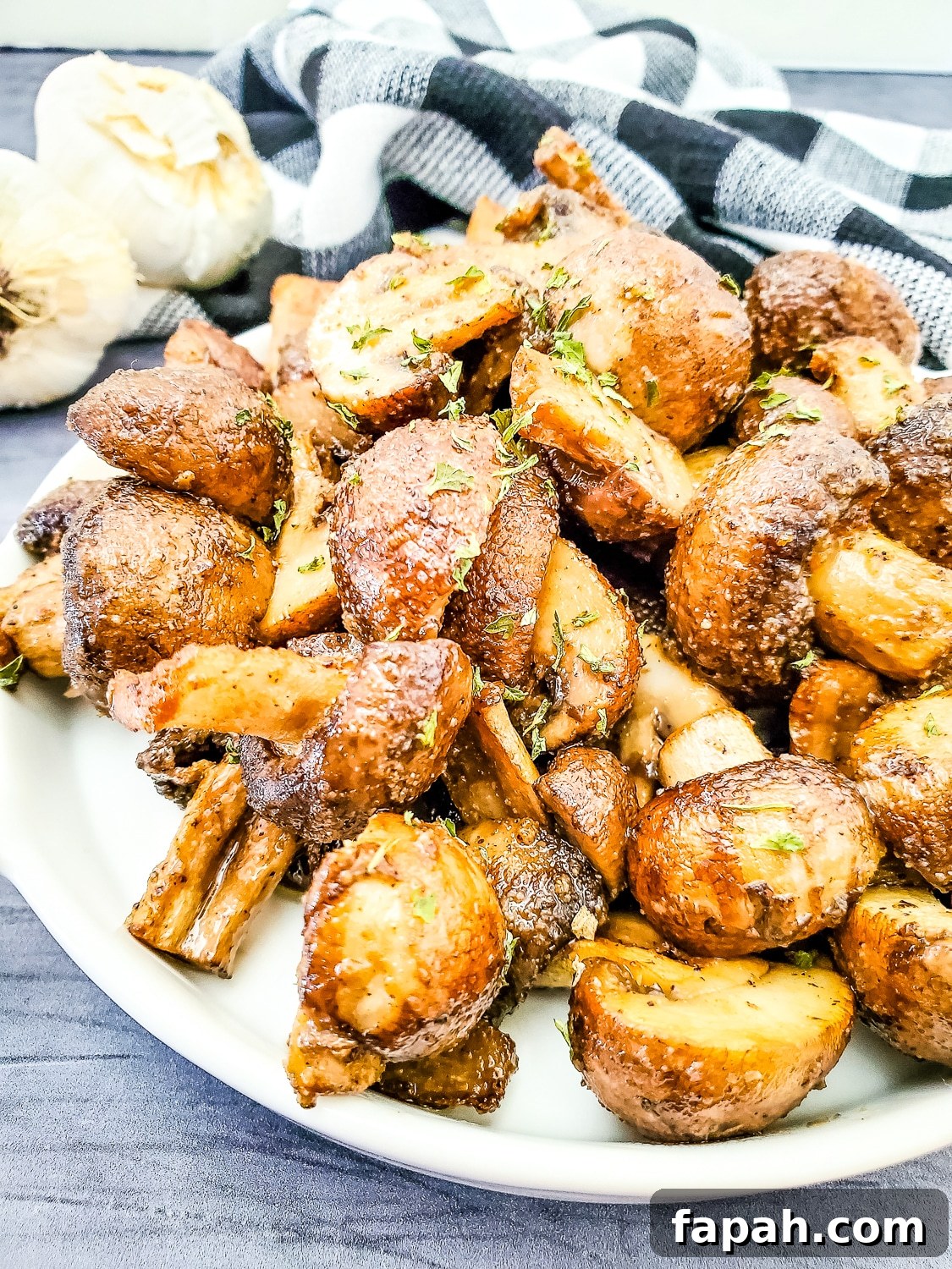 Air Fryer Garlic Mushrooms — Low‑Carb Side Dish 7 final photo of air fried mushrooms plated