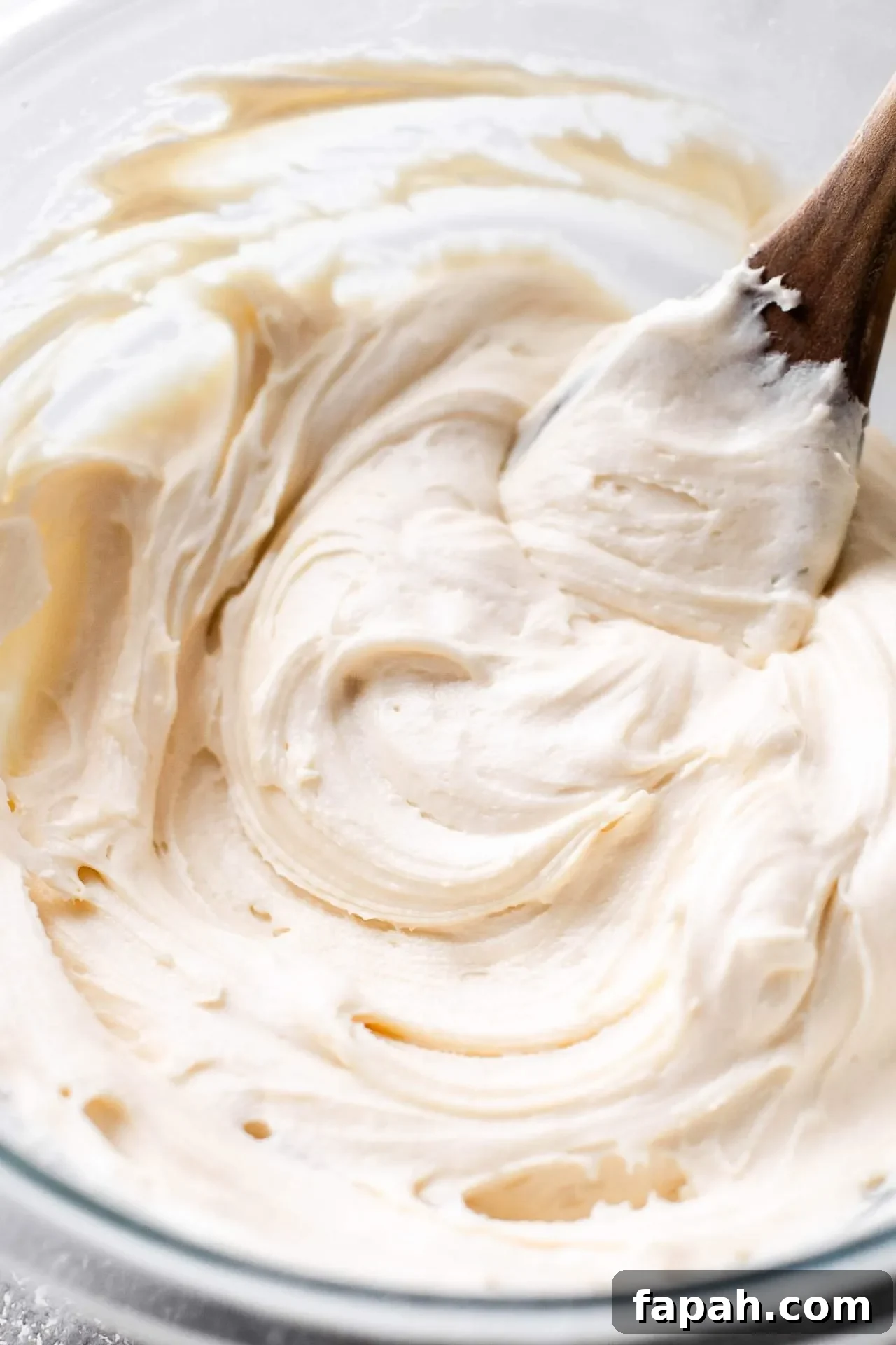 tiramisu cupcakes frosting in bowl