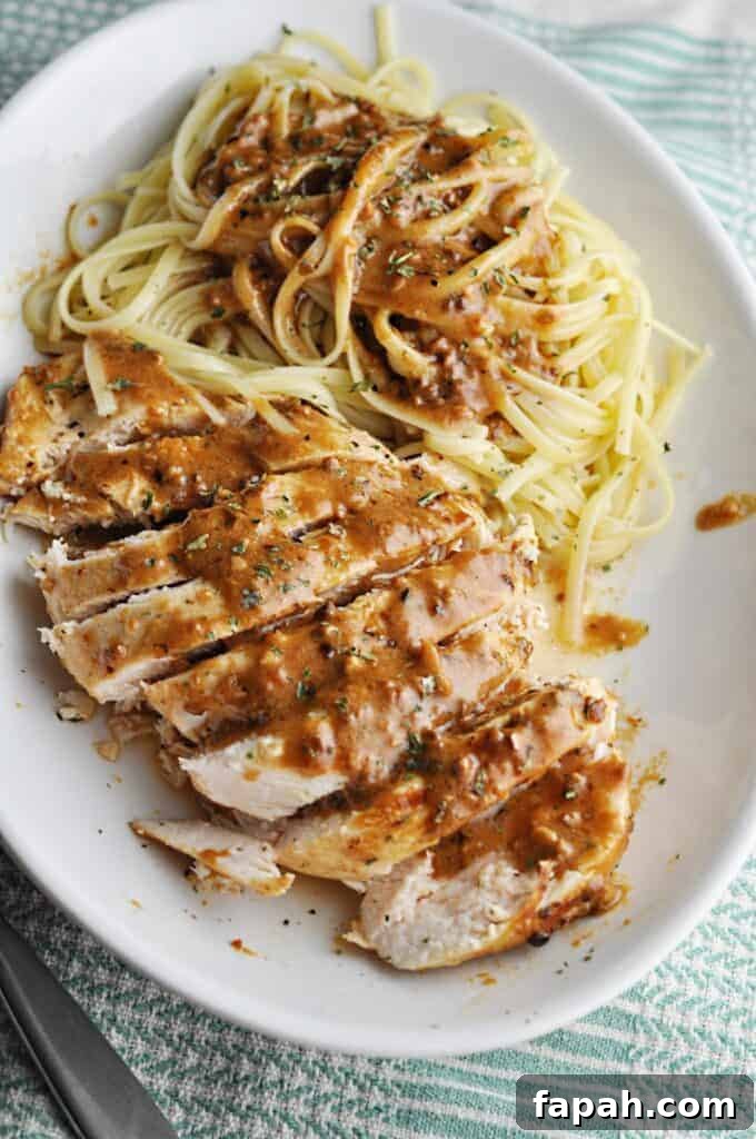 Linguini with chicken and garlic sauce