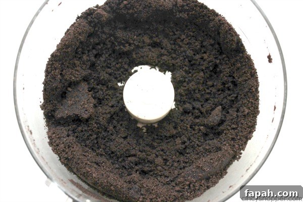 Chocolate Lush Bars - Perfect No Bake dessert. Oreo cookie crust tastes amazing with the cream cheese and chocolate pudding layer.