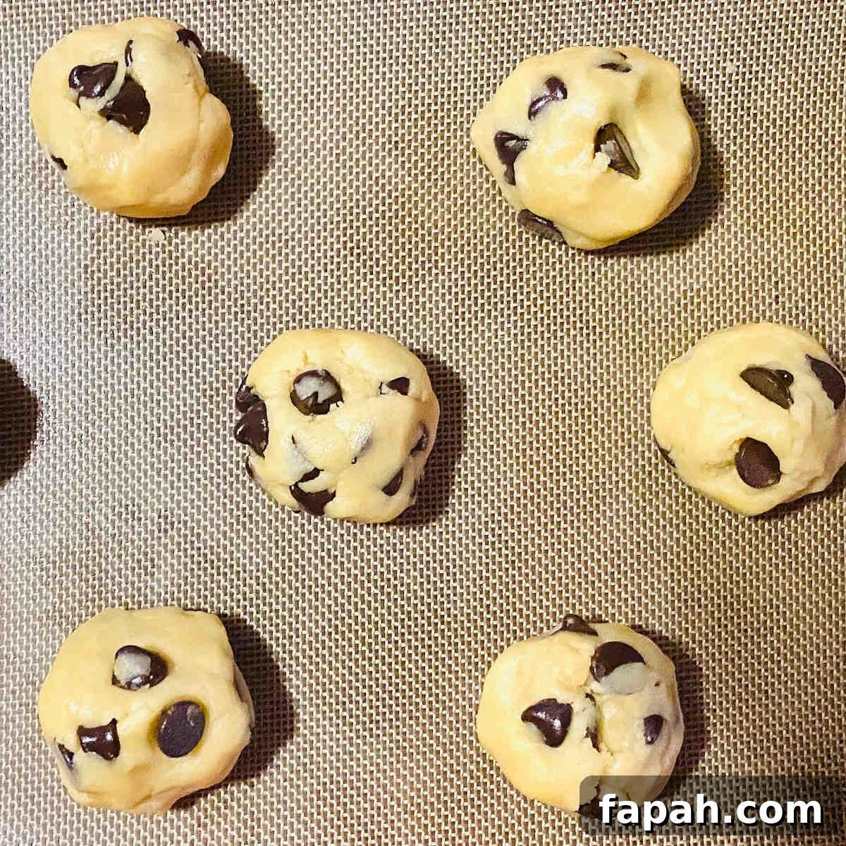 Chocolate Chip Cookies Made Without Brown Sugar: Soft & Crispy Recipe 4 chocolate chip cookie recipe without brown sugar on a baking sheet