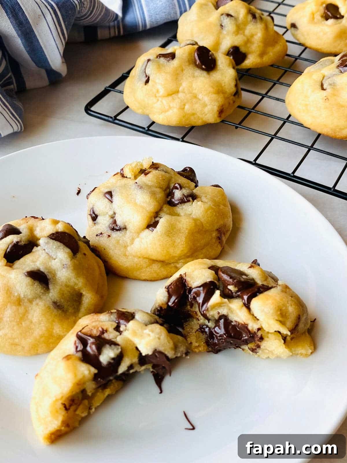 Chocolate Chip Cookies Made Without Brown Sugar: Soft & Crispy Recipe 6 chocolate chip cookies without brown sugar broken in half with chocolate oozing out
