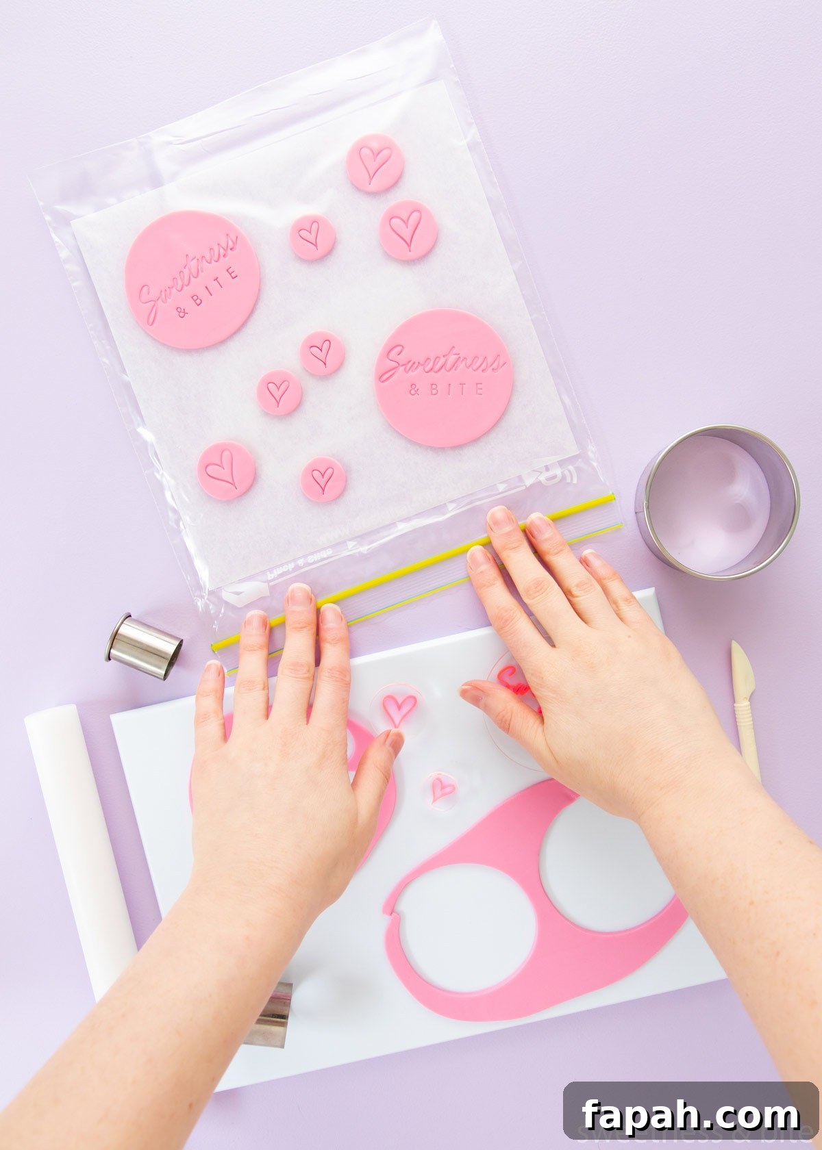 Storing Fondant Decorations: Tips to Keep Cakes Flawless 4 Keeping fondant decorations soft in a resealable plastic bag.