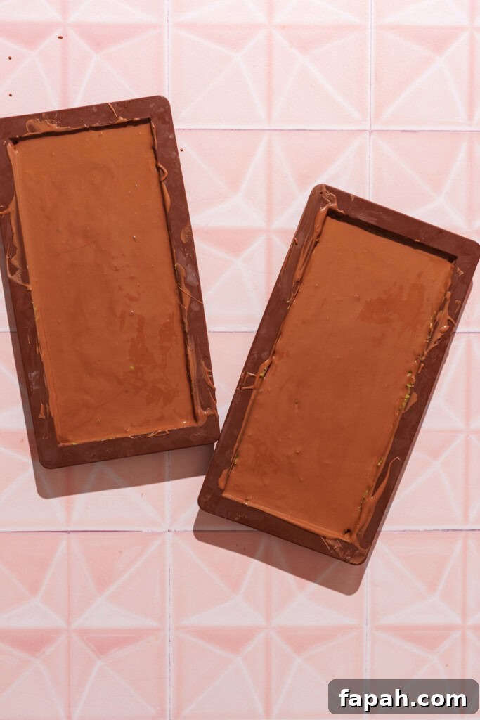 Dubai-Style Chocolate Bar Recipe: Homemade Candy Bar Guide 12 Final chocolate layer on the mold.