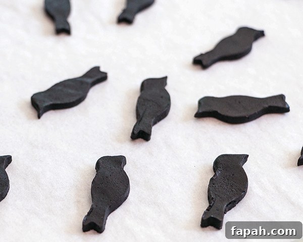 "The Birds" Hitchcock Inspired Bird Attack Cake - super easy and totally creepy for Halloween | by Erin Gardner for TheCakeBlog.com